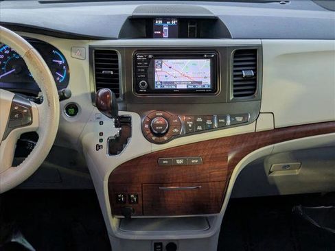 Used 2014 Toyota Sienna XLE image 15