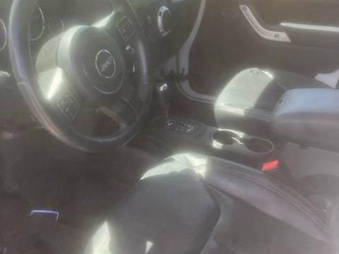 Used 2013 Jeep Wrangler Unlimited Rubicon w/ Connectivity Group AWD/4WD image 9