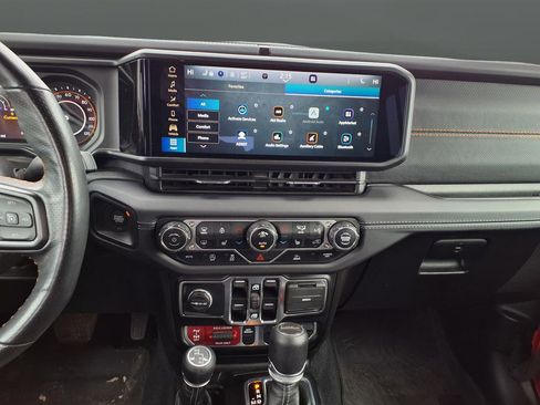 Used 2024 Jeep Gladiator Mojave w/ Convenience Group image 9