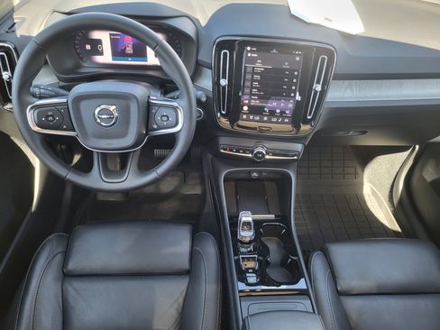 Certified 2024 Volvo XC40 B5 Plus w/ Climate Package AWD/4WD image 23