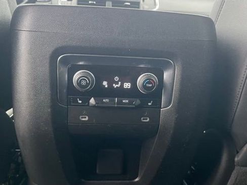 Used 2023 Chevrolet Suburban Premier image 23