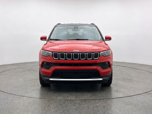 Used 2025 Jeep Compass Limited AWD/4WD image 2