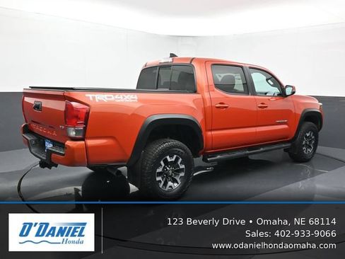 Used 2016 Toyota Tacoma TRD Off-Road AWD/4WD image 6