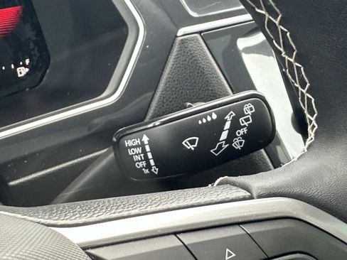 Used 2023 Volkswagen Tiguan SE R-Line image 25