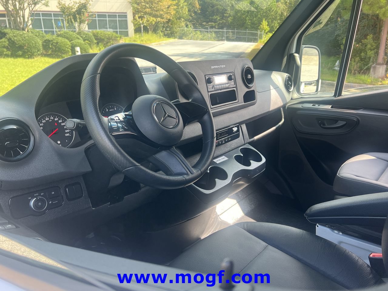 Used 2025 Mercedes-Benz Sprinter 2500 image 5