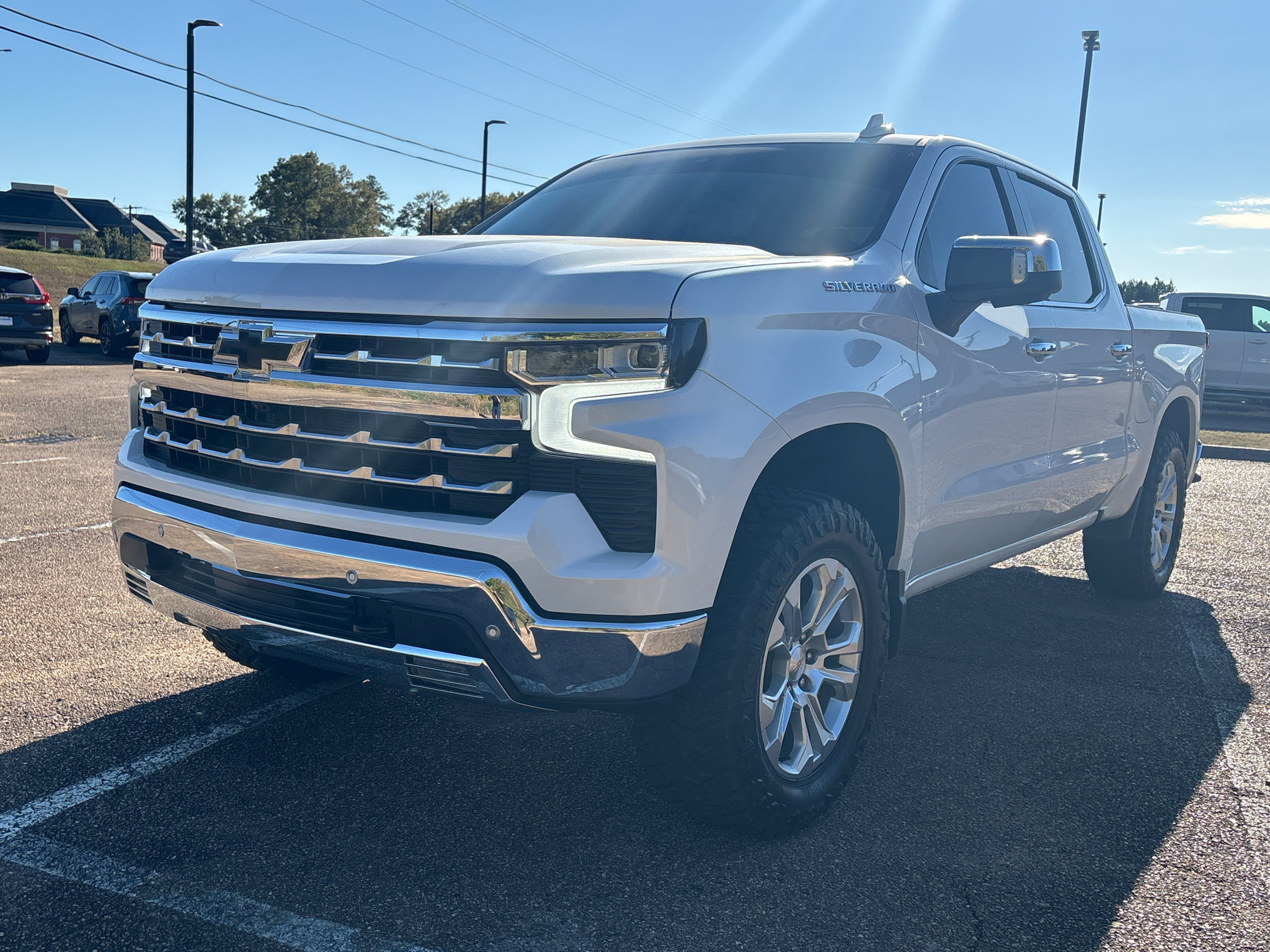 Used 2024 Chevrolet Silverado 1500 LTZ w/ LTZ Convenience Package II AWD/4WD image 9