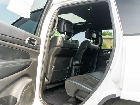 Used 2019 Jeep Grand Cherokee Altitude AWD/4WD image 28