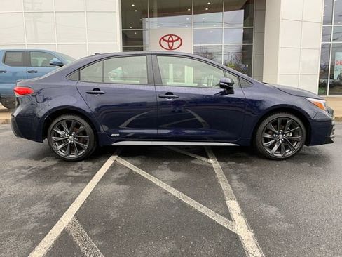 Used 2026 Toyota Corolla SE w/ SE Premium Package image 2