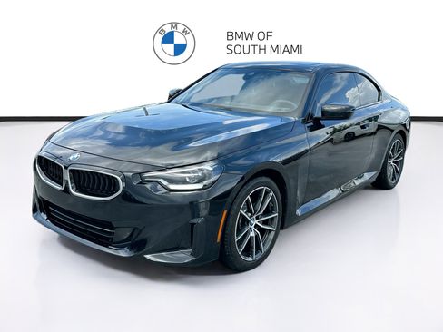 Used 2025 BMW 230i Coupe w/ Convenience Package RWD image 3