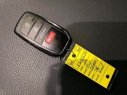 Used 2026 Toyota Camry SE w/ Convenience Package FWD image 12