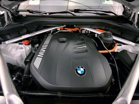 New 2026 BMW X5 xDrive50e image 8