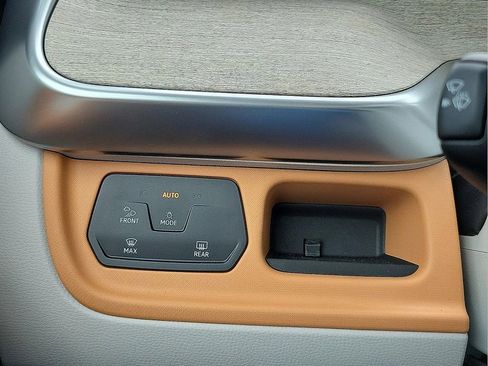 Used 2025 Volkswagen ID. Buzz 1st Edition AWD/4WD image 14