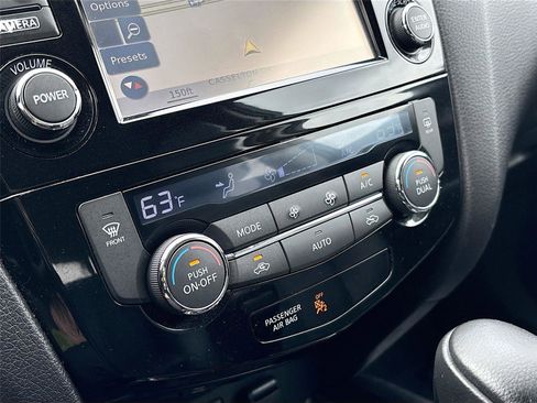 Used 2015 Nissan Rogue SL image 16