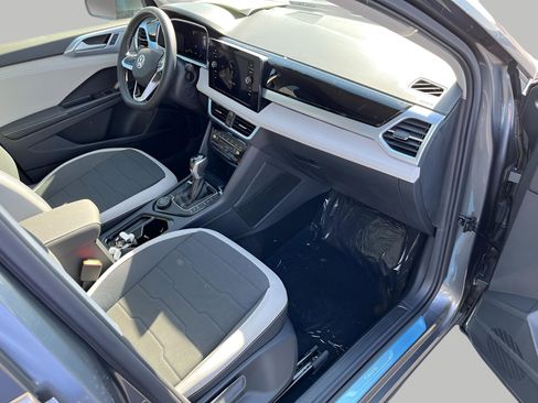 New 2025 Volkswagen Taos SE image 10