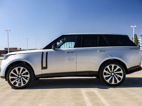 New 2025 Land Rover Range Rover SE image 8