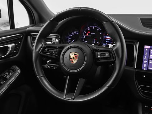 Certified 2023 Porsche Macan image 31