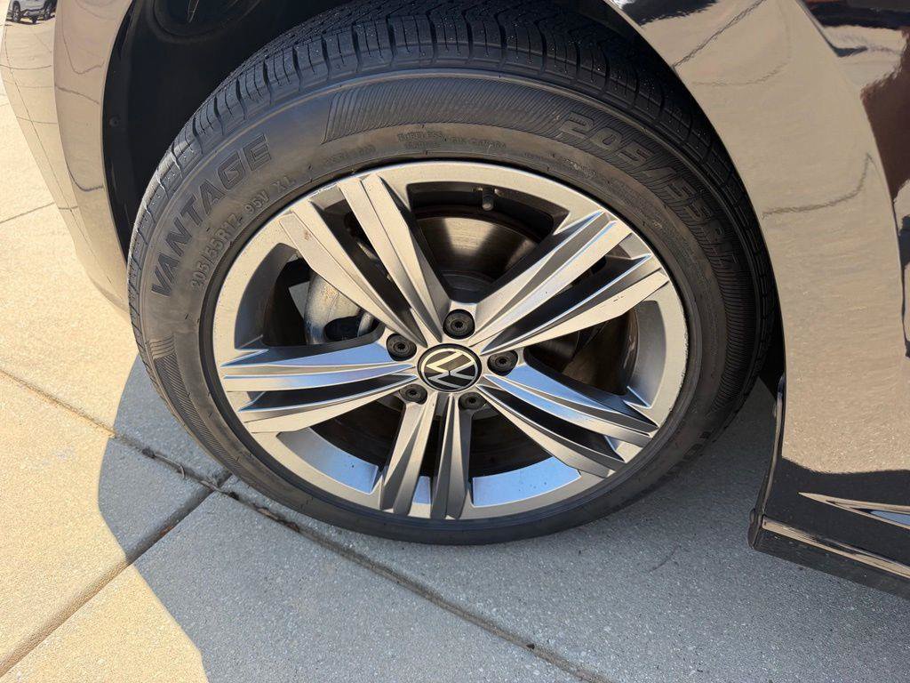 Used 2023 Volkswagen Jetta SE w/ Panoramic Sunroof Package FWD image 25