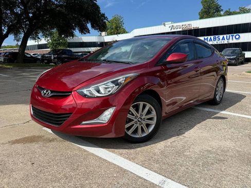 Used 2014 Hyundai Elantra SE w/ Option Group 02 FWD image 2