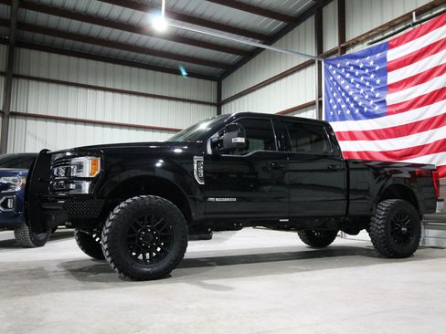 Used 2019 Ford F250 Lariat w/ Lariat Ultimate Package AWD/4WD image 4