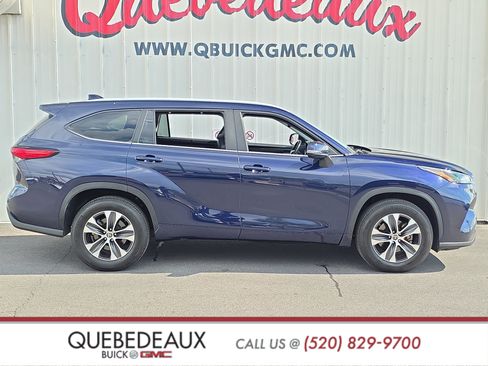 Used 2023 Toyota Highlander XLE FWD image 8