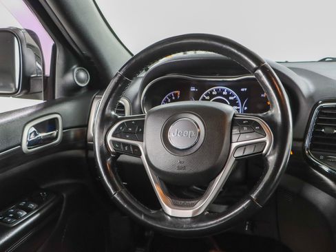 Used 2022 Jeep Grand Cherokee Laredo X RWD image 12