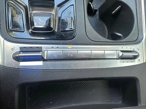 Used 2025 Kia Carnival SX Prestige FWD image 18