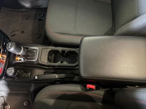 Certified 2025 Jeep Wrangler Rubicon w/ Technology Group image 19