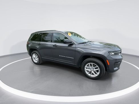 Used 2025 Jeep Grand Cherokee Laredo X AWD/4WD image 24