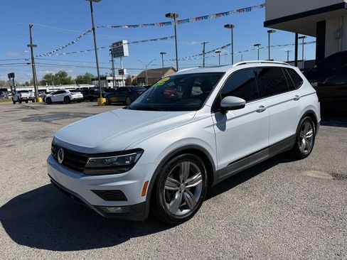 Used 2018 Volkswagen Tiguan SEL Premium image 2