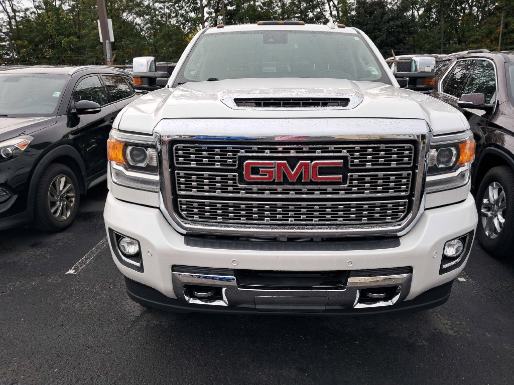 Used 2018 GMC Sierra 2500 Denali w/ Duramax Plus Package AWD/4WD image 5