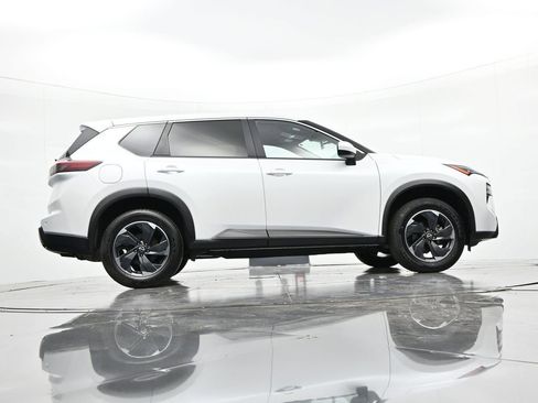 Used 2024 Nissan Rogue SV FWD image 26