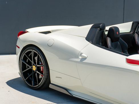 Used 2014 Ferrari 458 Spider RWD image 34