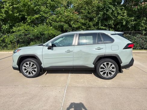 Used 2022 Toyota RAV4 XLE Premium FWD image 2
