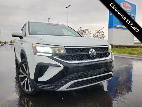 Used 2024 Volkswagen Taos SE image 10