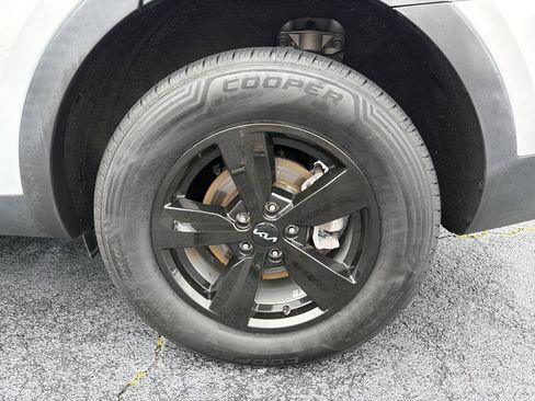 Used 2022 Kia Sorento LX AWD/4WD image 17