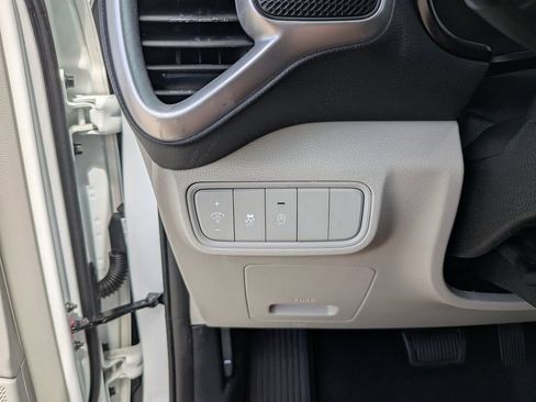 Certified 2025 Kia Soul LX w/ LX Technology Package FWD image 27