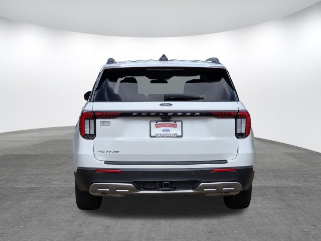 Used 2025 Ford Explorer Active w/ Active Comfort Package RWD image 5