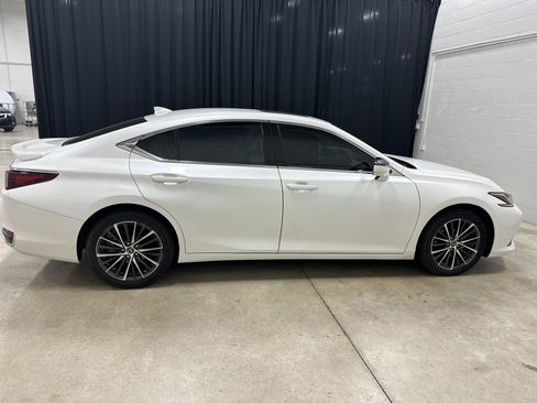 Used 2023 Lexus ES 300h w/ Premium Package image 11