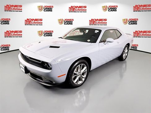 Used 2022 Dodge Challenger SXT w/ Cold Weather Group image 13