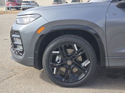 New 2026 Volkswagen Tiguan SE R-Line image 5