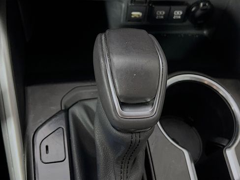 Used 2021 Toyota Highlander XLE image 24