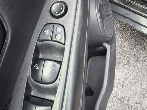 Used 2021 Nissan Kicks S image 11