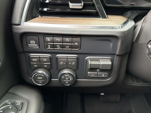 New 2026 Chevrolet Tahoe High Country AWD/4WD image 16