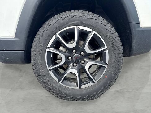 Used 2025 Jeep Compass Trailhawk AWD/4WD image 21
