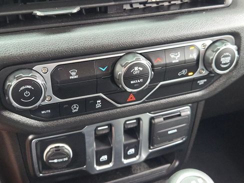 Used 2025 Jeep Wrangler Sport AWD/4WD image 19