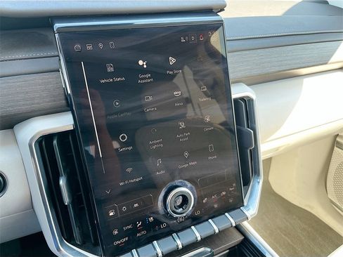 Used 2024 GMC Acadia Denali w/ Super Cruise Package image 14