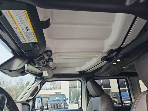 New 2026 Jeep Wrangler Unlimited Sahara AWD/4WD image 23