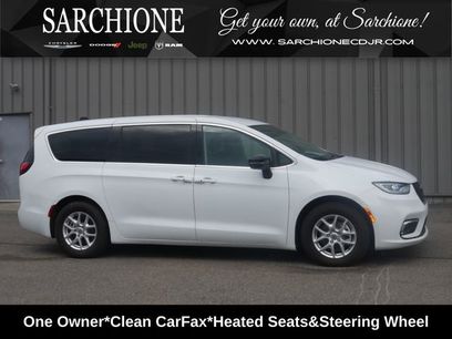 Used 2024 Chrysler Pacifica Touring-L