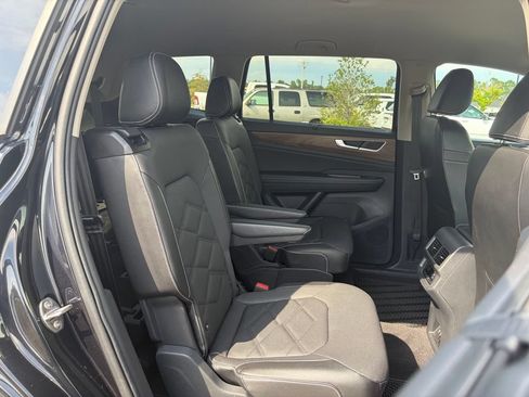Used 2024 Volkswagen Atlas SE FWD image 57