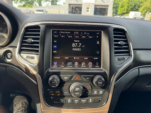 Used 2017 Jeep Grand Cherokee Limited AWD/4WD image 16